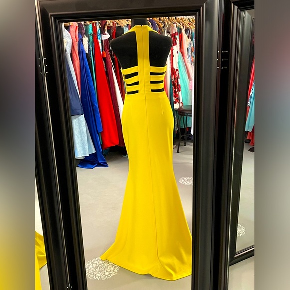 Long dress - Picture 2 of 3